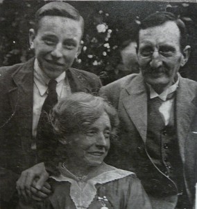 Edward and Minnie Grogan, with Leonard, around 1920's
